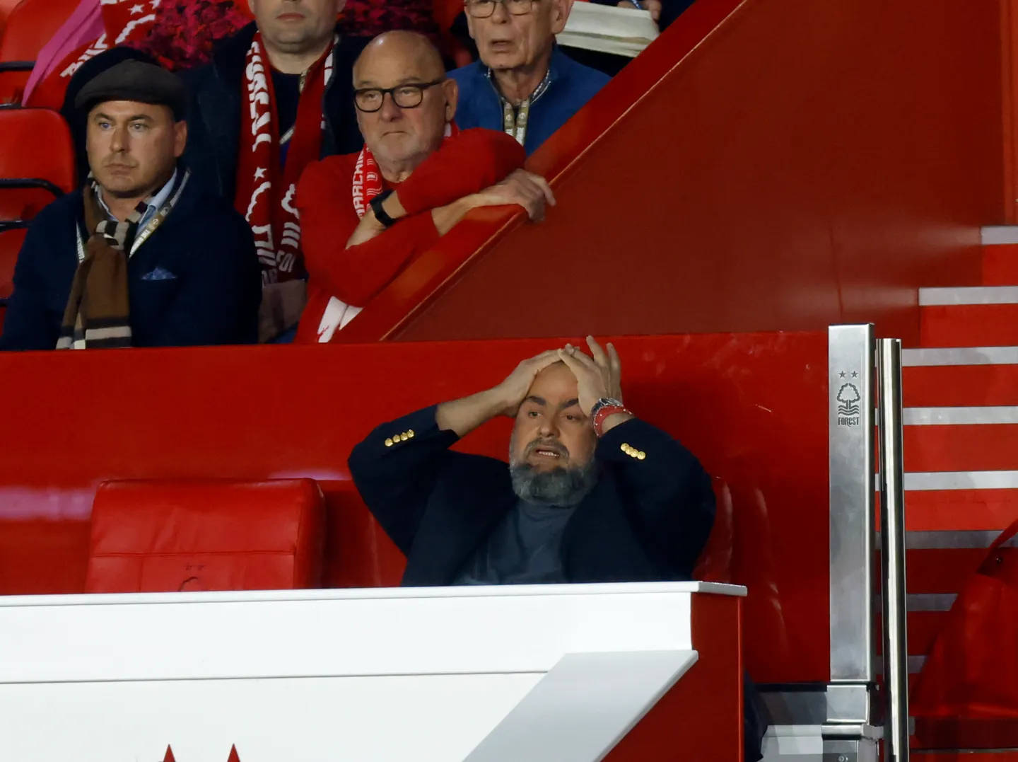 爱游戏ayx官网注册 - 冲刺阶段欧联焦点战，纽卡斯尔门线救险，更衣室稳定，细节决定成败