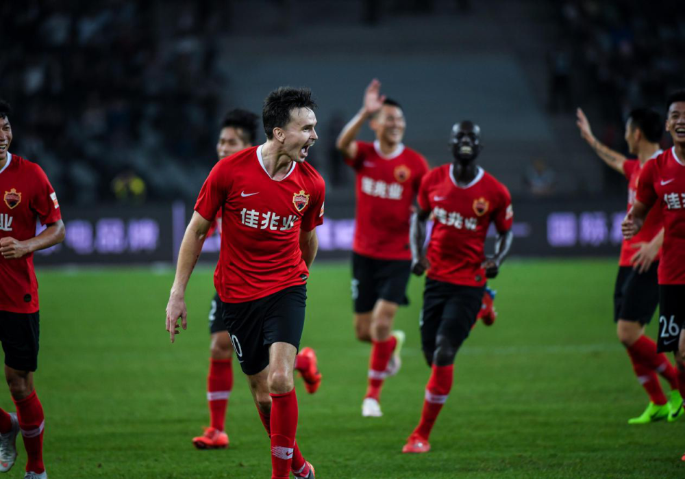  法甲转会期走向成谜；丹佛掘金外线爆发；压力陡增；资深球员宣示担当