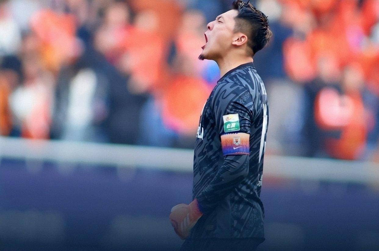 爱游戏ayx官网注册 -关于亚冠窗口期走向成谜；上海海港队长鼓劲；话题不断；训练强度明显提升的信息