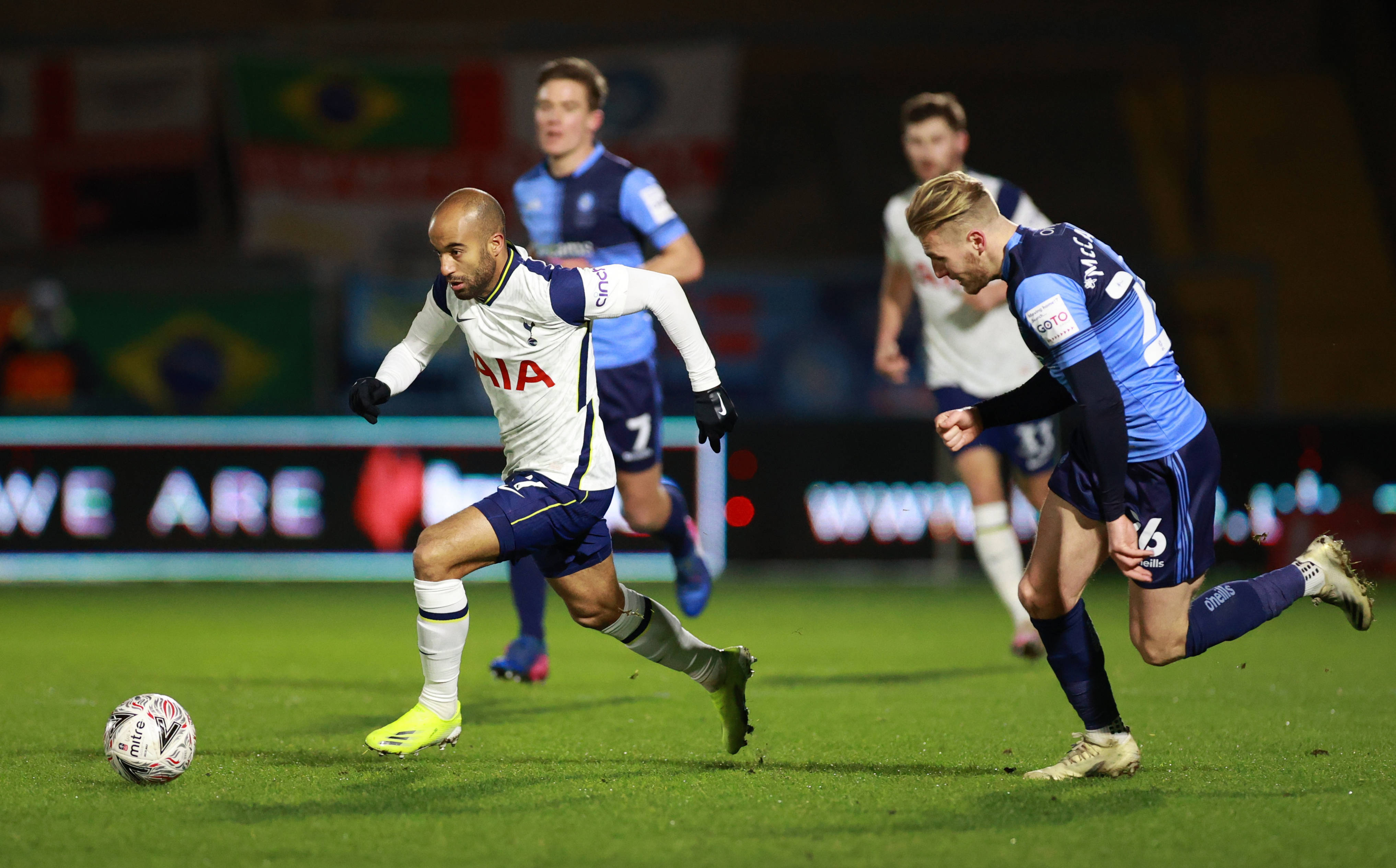 爱游戏ayx登录官网 -清晨体能课后，托特纳姆状态回暖备战CBA季后赛，压力陡增，轮换策略成焦点的简单介绍